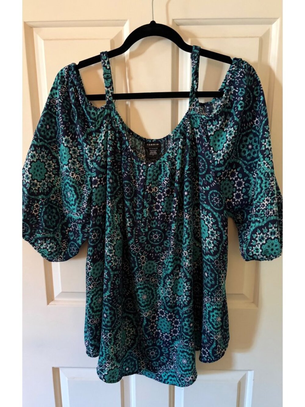 Women's Torrid Size 3X Blue Turquoise Top Medallion Print Cold Shoulder Blouse